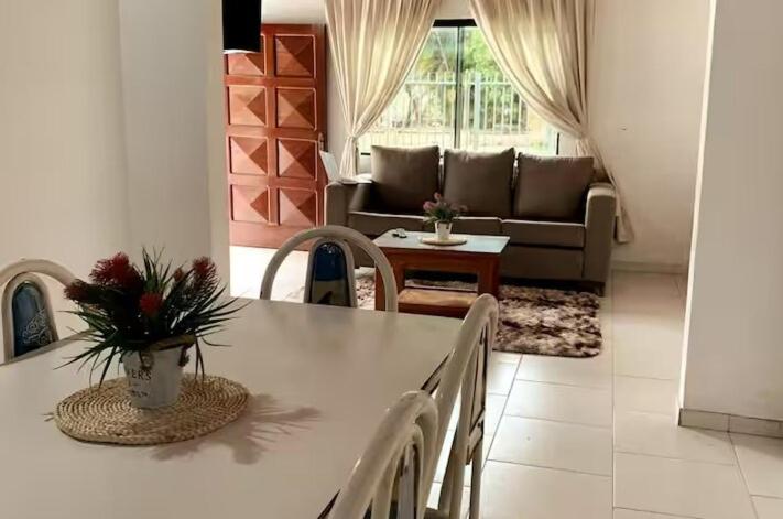 Posezení v ubytování Casa y Monoambiente en Pilar, Py