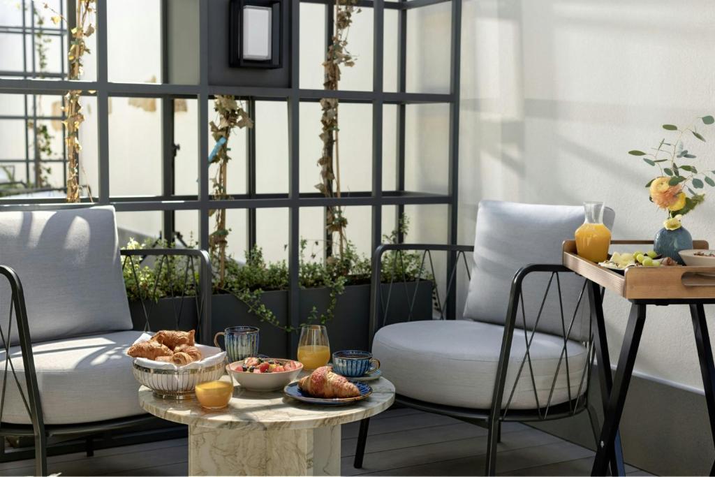 Stradom House, Autograph Collection - 7