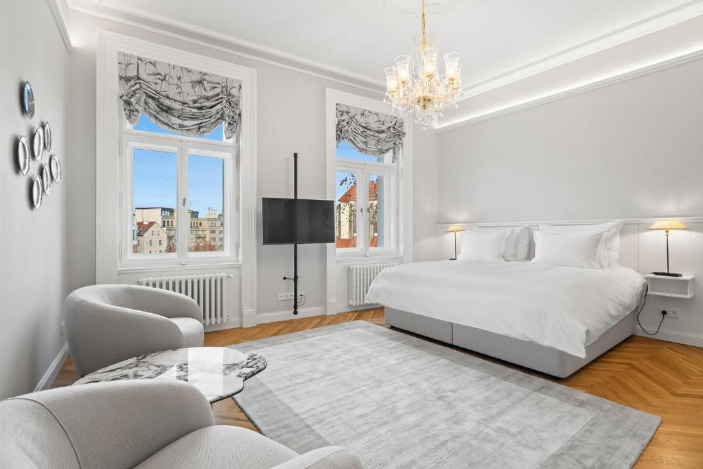 Postel nebo postele na pokoji v ubytování Vodickova Luxury Suites
