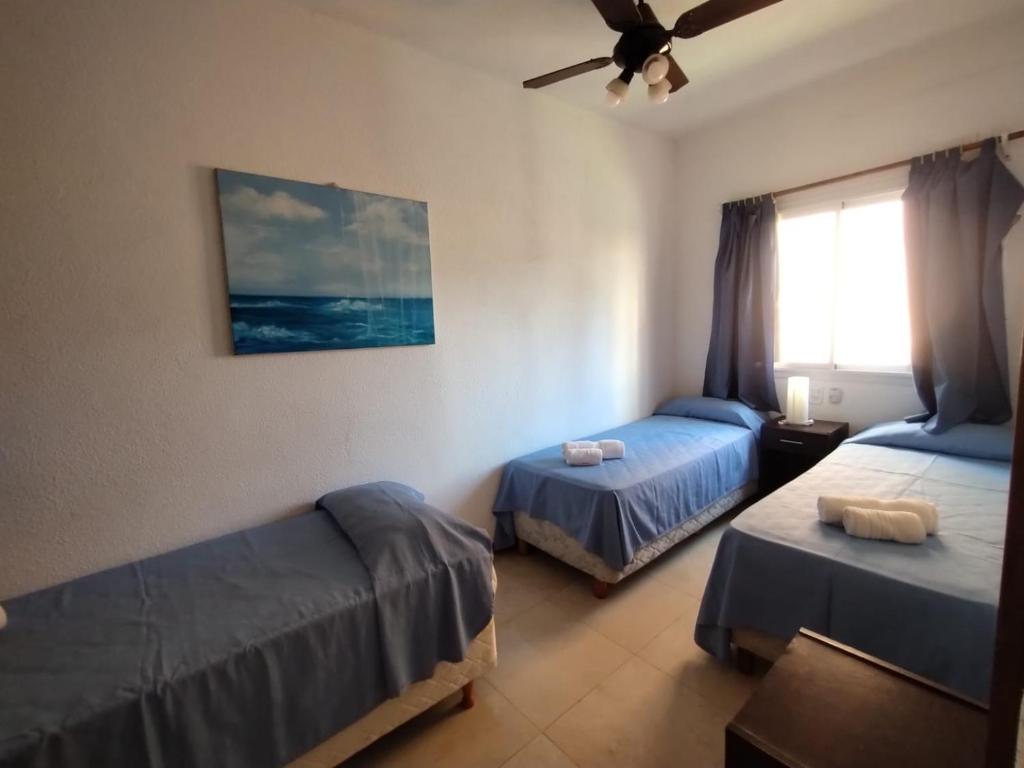 En eller flere senge i et værelse på Hotel Maracas