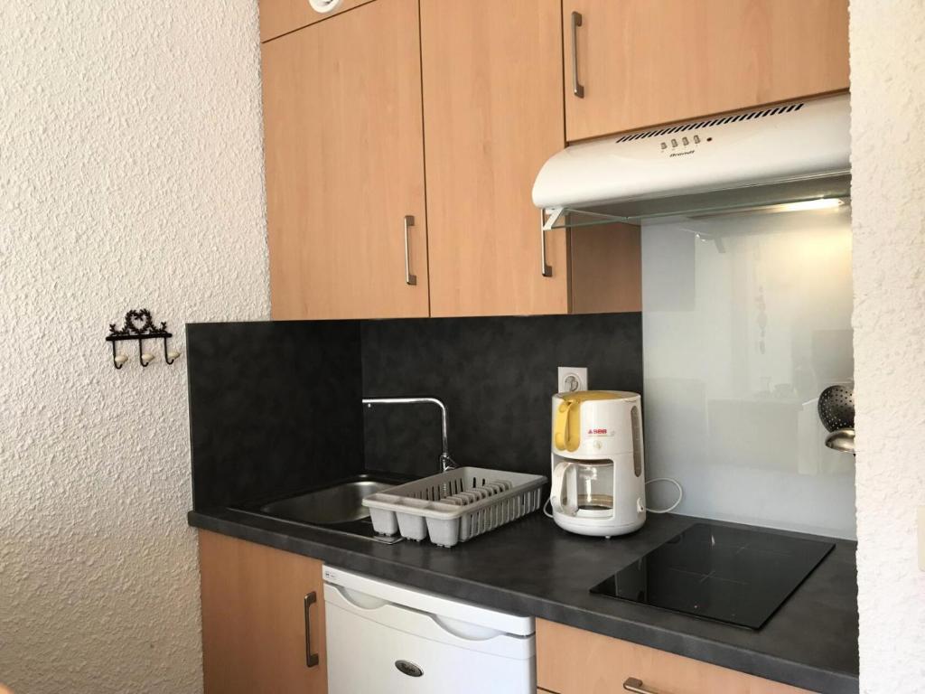 Η κουζίνα ή μικρή κουζίνα στο Résidence Herbouilly - Charmant studio pied des pistes MAE-3894