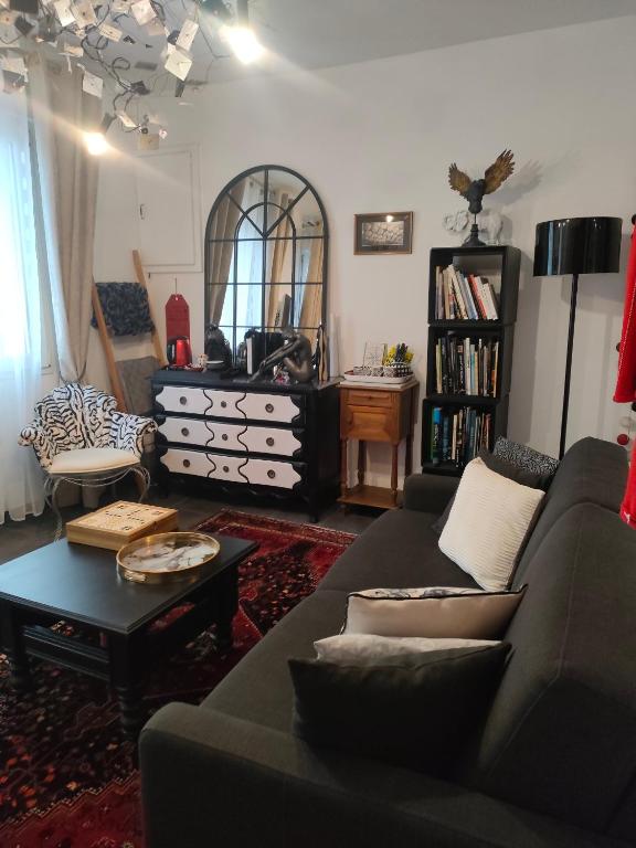 Posezení v ubytování La Suite 27, proche gare et centre ville