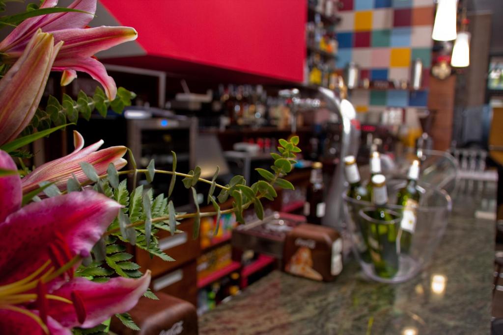 Reštaurácia alebo iné gastronomické zariadenie v ubytovaní Hotel Cuéntame