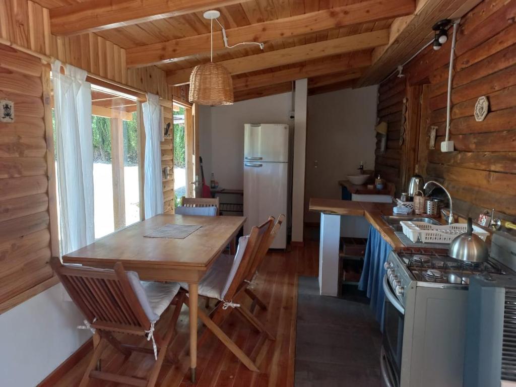 Cabaña La Confluencia, a metros del Río Quemquemtreu y del Río Azul