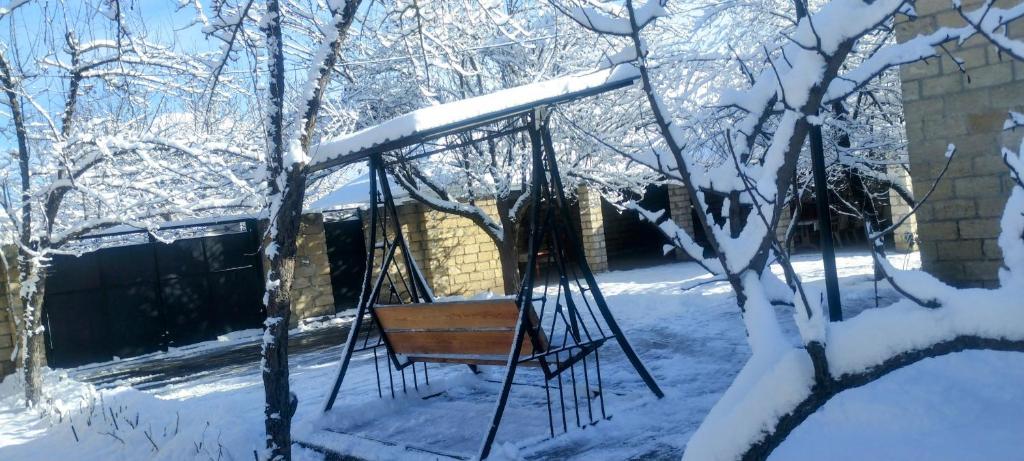 Qusarda günlük bağ evi v zimě