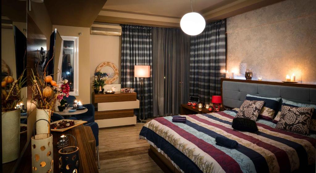 A bed or beds in a room at Porto Del Sol Hotel