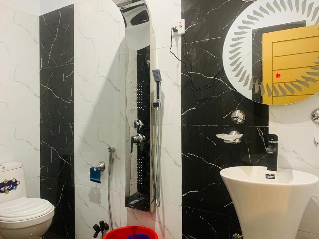 Afbeelding uit fotogalerij van chinar resort in Shāhkot