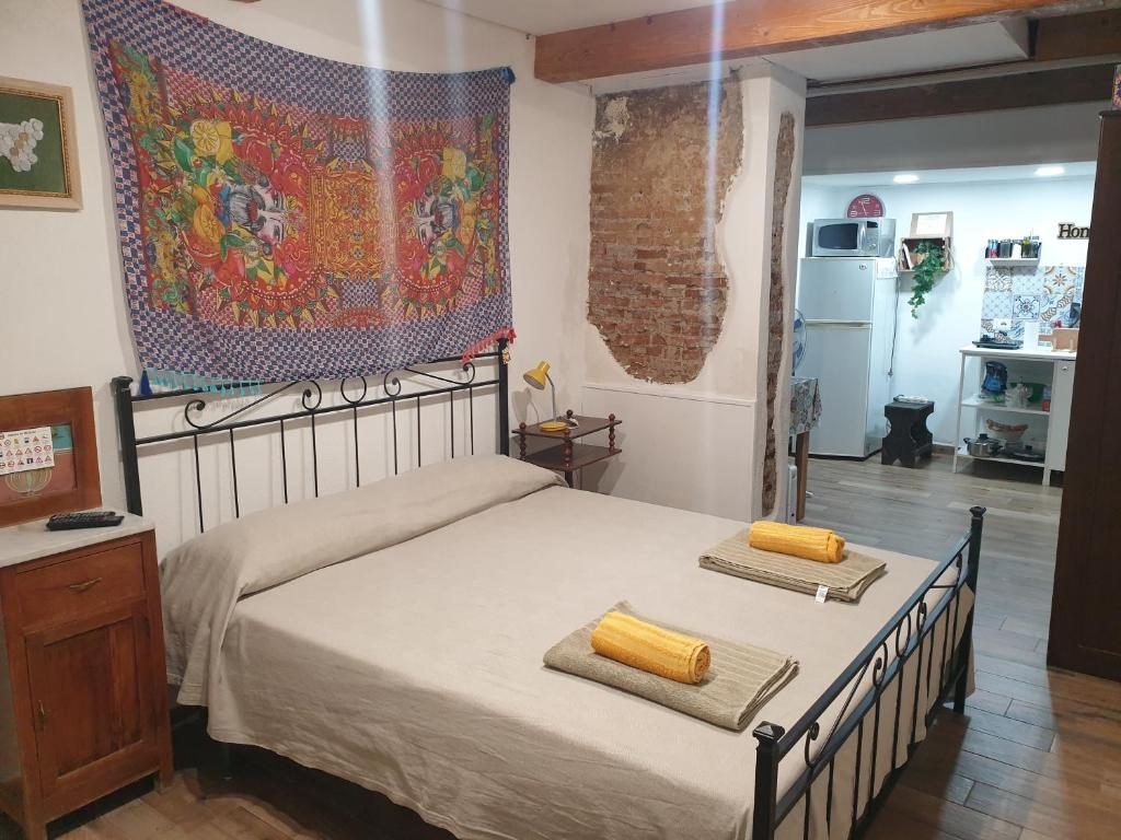 A bed or beds in a room at Sicily House Soprano