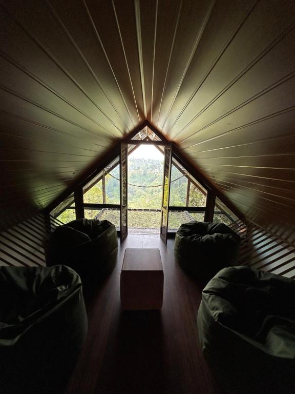 Posezení v ubytování Fern Hill Cabins