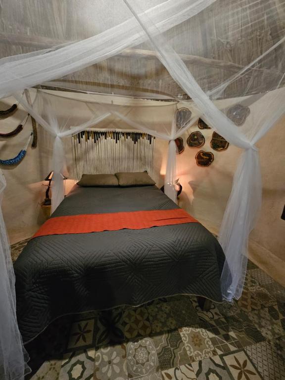 Postel nebo postele na pokoji v ubytování Cabaña Los Gallitos Ecolodge