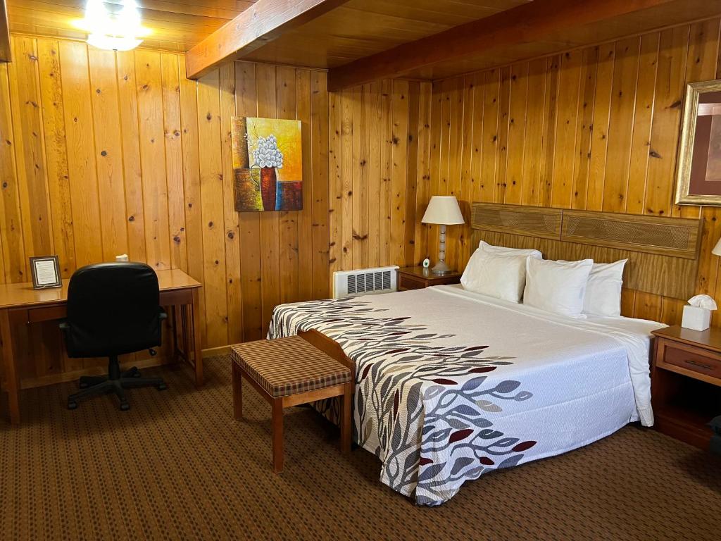 Postel nebo postele na pokoji v ubytování Prospector Motor Lodge
