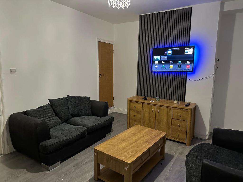 TV a/nebo společenská místnost v ubytování Luxury 3 bed house