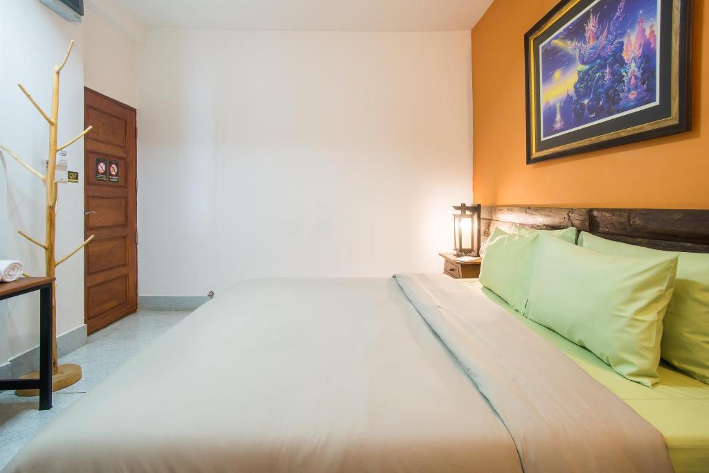 Banthat Thong Hostel - Double Room With Shared Bathroom - No Window