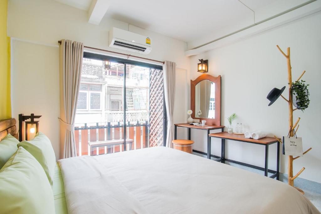 Banthat Thong Hostel - Double Room With Shared Bathroom