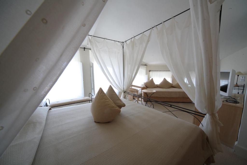 Postel nebo postele na pokoji v ubytování Hotel Sirolo