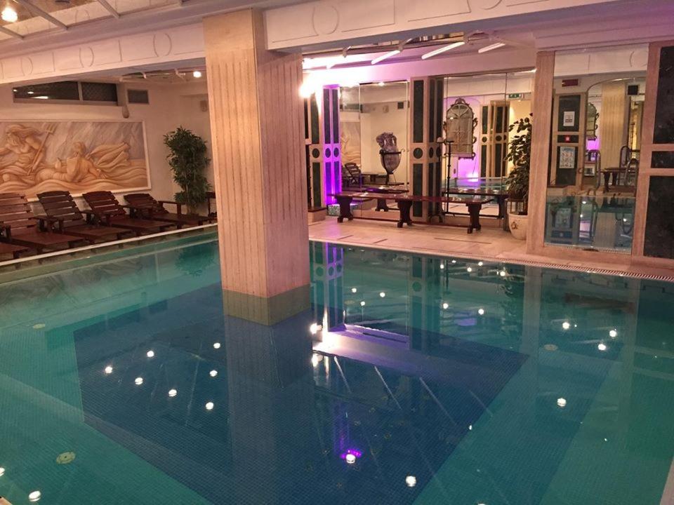 Bazén v ubytování Grand Hotel Michelacci nebo v jeho okolí