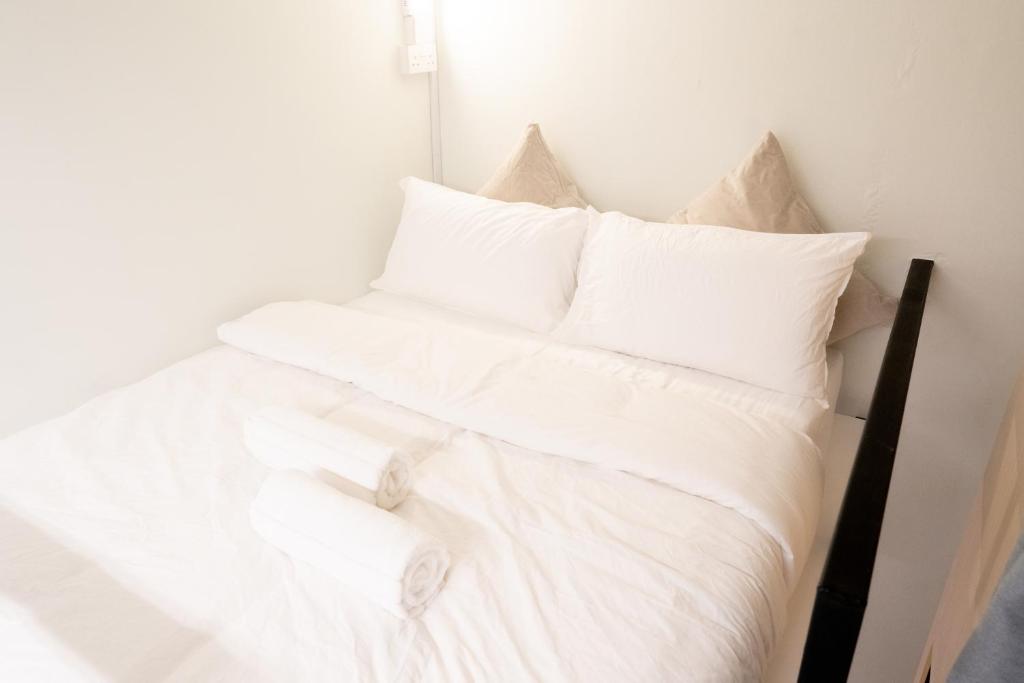 Code Hostel at Kampong Glam客房内的一张或多张床位
