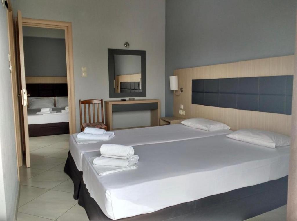 Postel nebo postele na pokoji v ubytování Hotel Mironi and Victoria