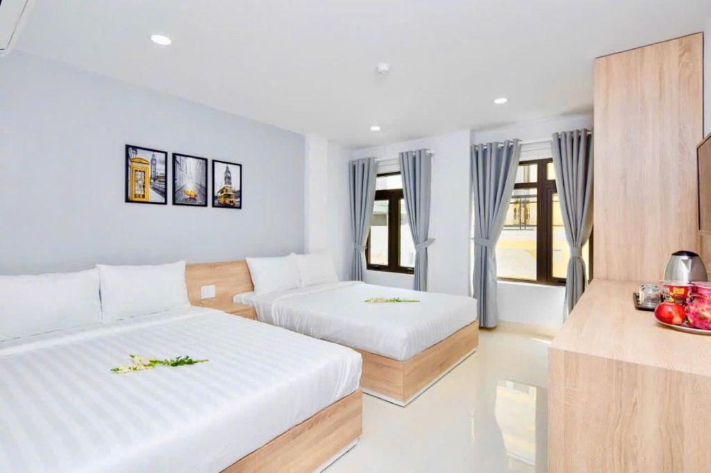 Postel nebo postele na pokoji v ubytování Luna House Hotel