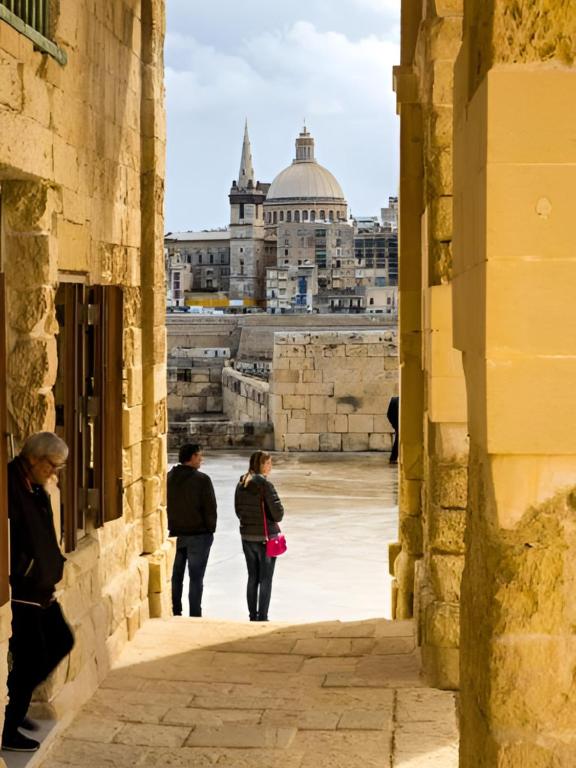 Hosté ubytování Sliema Townhouse for 12, July Deal, Historic Charm, Steps to Seafront View & Bars & Promenade
