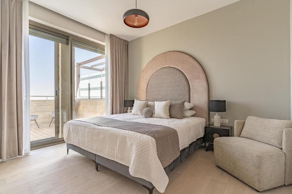 Ένα ή περισσότερα κρεβάτια σε δωμάτιο στο Royal suite Apt Penthouse Munbaz 4bd #140 floor 8