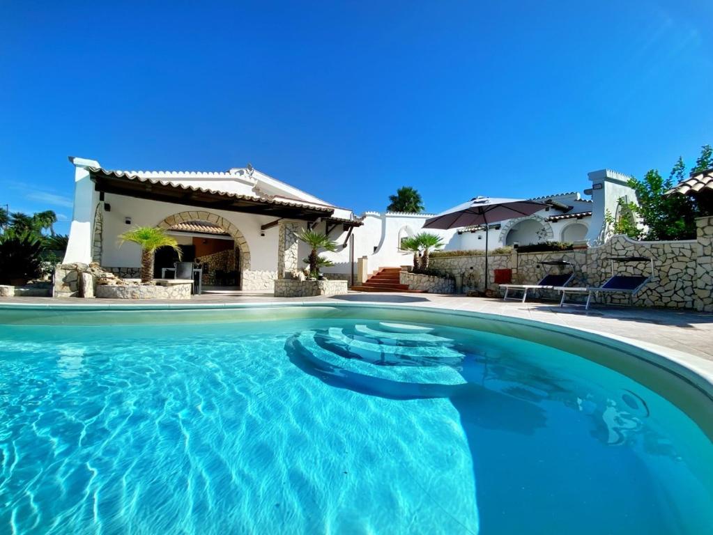 Photo de la galerie de l'établissement Villa Francesca Private Pool, à Fontane Bianche