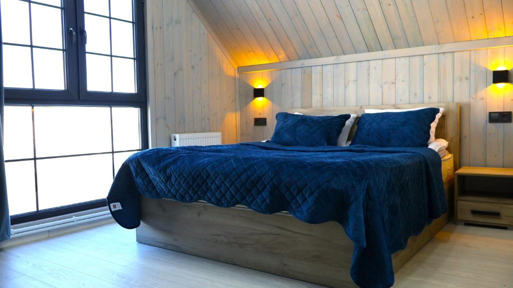 Ένα ή περισσότερα κρεβάτια σε δωμάτιο στο WoodNess Guest House Spacious 3BR Sauna BBQ area