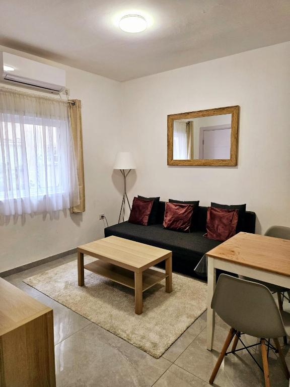 New 2 rooms flat fully equipped 5 min to Bat Yam beach near Tel Aviv