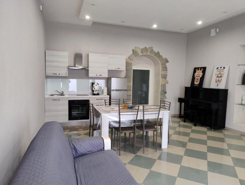 Kuchyň nebo kuchyňský kout v ubytování Square House Casa Vacanze