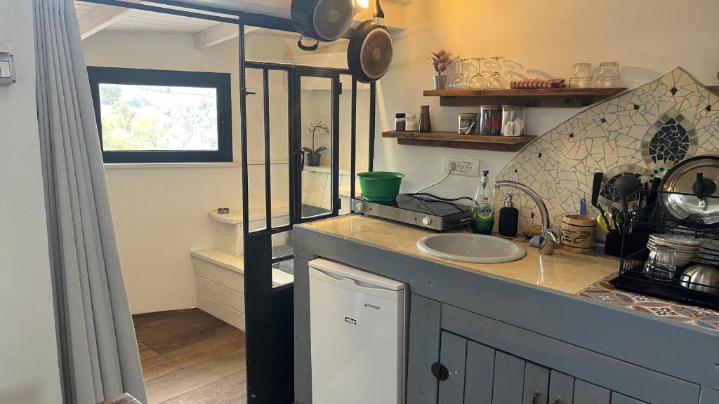 Kuchyň nebo kuchyňský kout v ubytování Harmony Inn