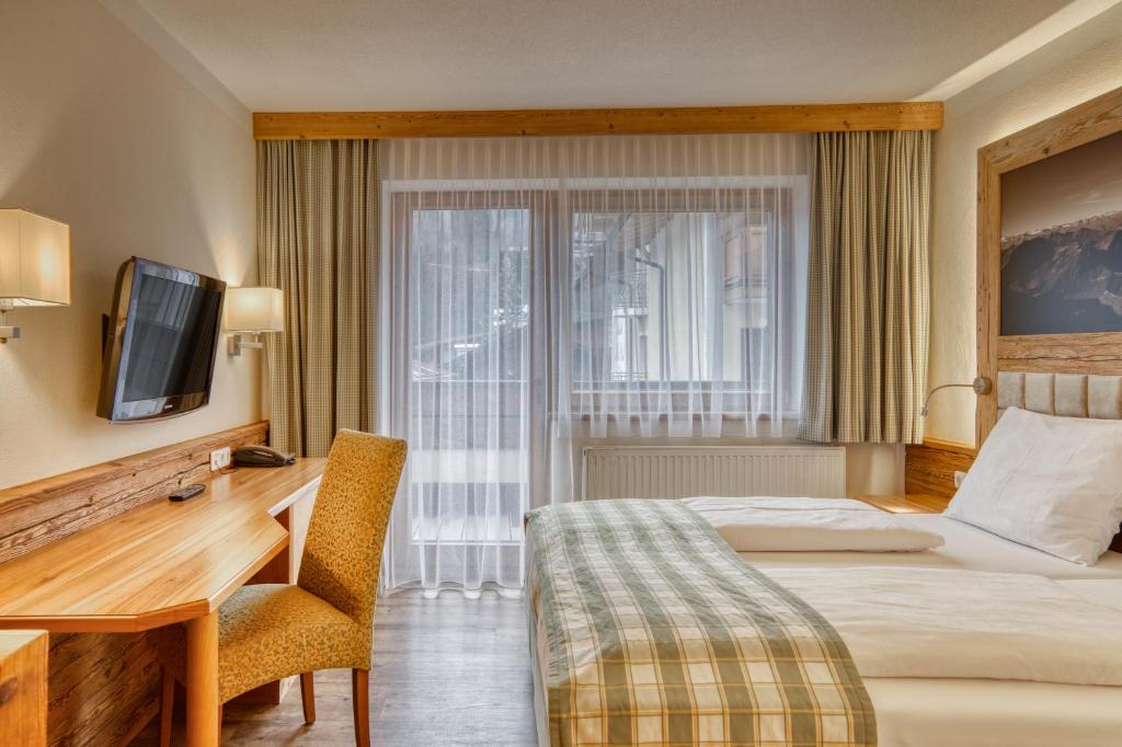 TV a/nebo společenská místnost v ubytování Hotel Alte Post