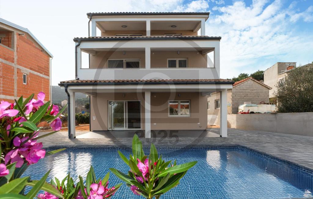 a villa with a swimming pool and a house at Beautiful Home In Banj With Wifi in Banj