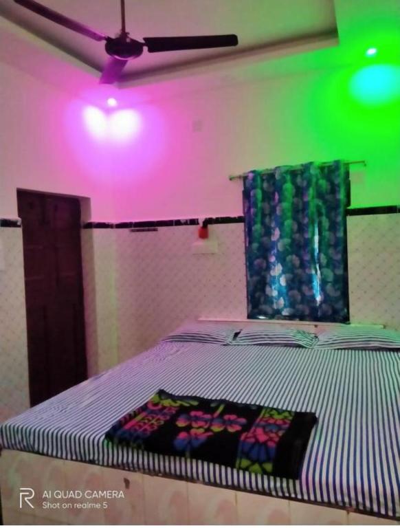 Postel nebo postele na pokoji v ubytování Digha Lodge