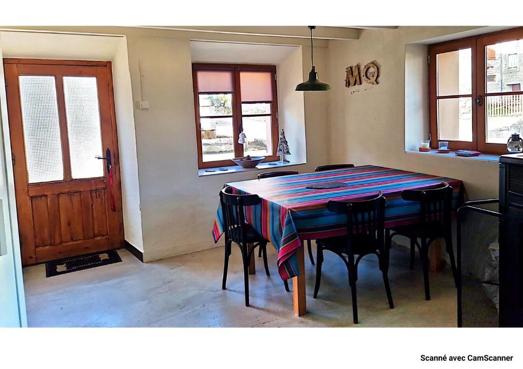 Fotografie z fotogalerie ubytování Maison QUÉRIGUT v destinaci Quérigut