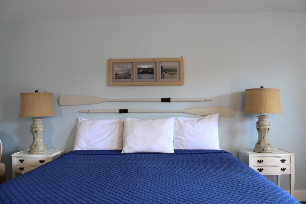 Bucksport Inn - King Room - No Pets Allowed