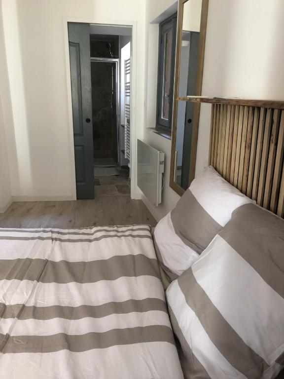 Postel nebo postele na pokoji v ubytování Charmant et Lumineux