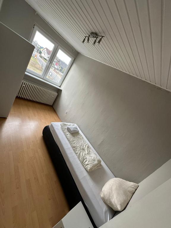 Zimmer in Landstuhl - Single Room With Shared Bathroom