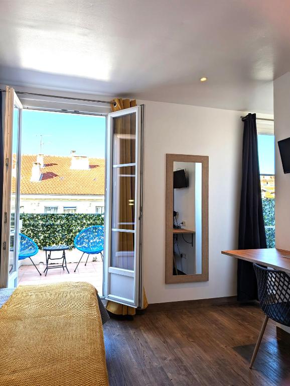 Postel nebo postele na pokoji v ubytování H33 Hôtel