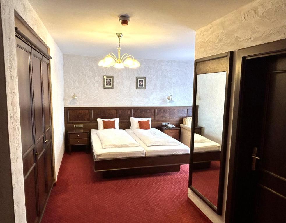 Postel nebo postele na pokoji v ubytování Hotel-Restaurant Batzenhäusl