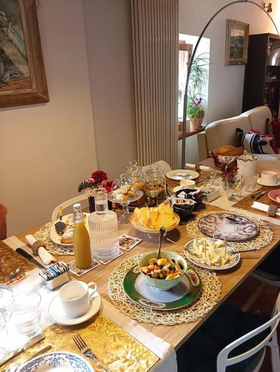 Jedlo v ubytovaní bed & breakfast alebo blízkom okolí
