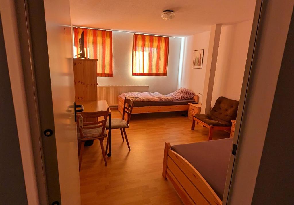 Pension Neue Linde - Habitación Económica Con 2 Camas Individuales