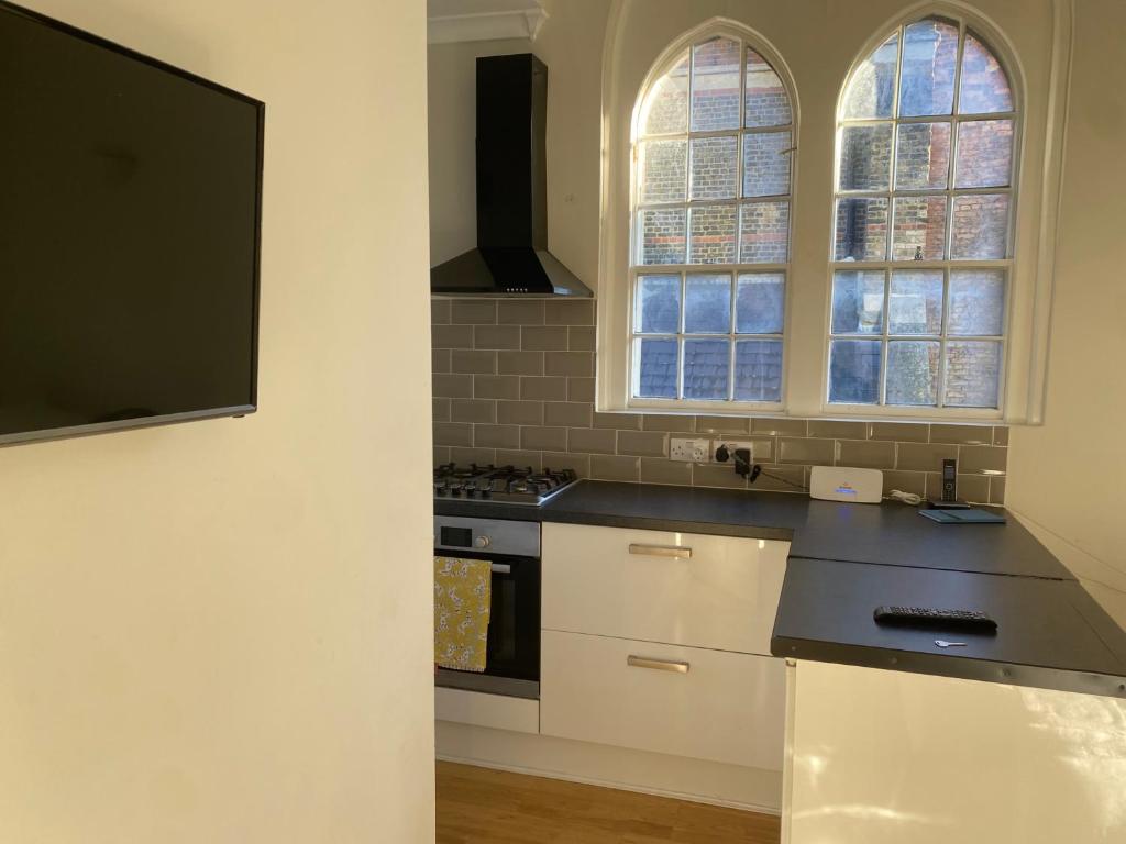 Kuchyň nebo kuchyňský kout v ubytování Victorian Building - sleeps 5 - Pet Friendly