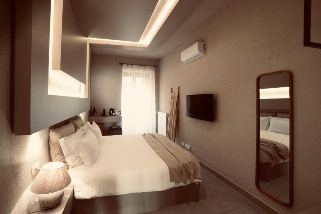 a hotel room with a bed and a mirror at Palermo Inn Boutique Arte in Palermo