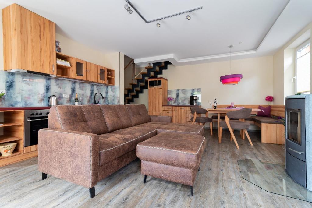a living room with a couch and a table at Ferienwohnung Haus Sonnenschein mit E-Ladesäule in Elbingerode