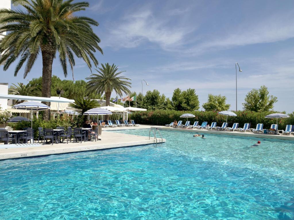 Bazén v ubytování Grand Hotel Don Juan nebo v jeho okolí