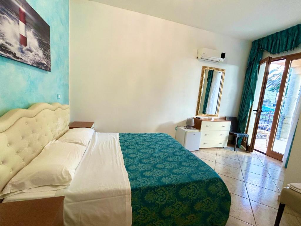 Postel nebo postele na pokoji v ubytování Hotel Costa Doro - Caffè