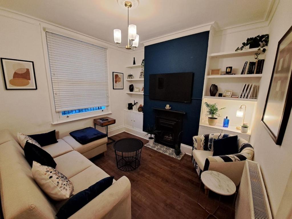 Posezení v ubytování Charming Town Centre 2 Bed House