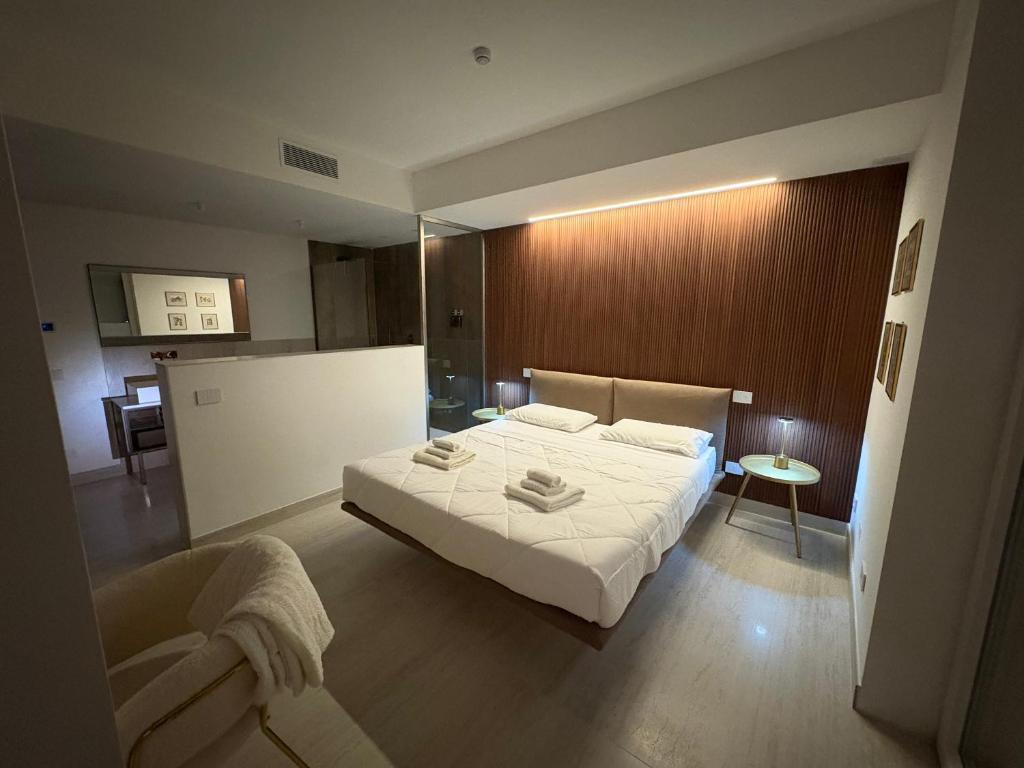 Postel nebo postele na pokoji v ubytování Ram7 Lux Charmant Apartment Gallarate