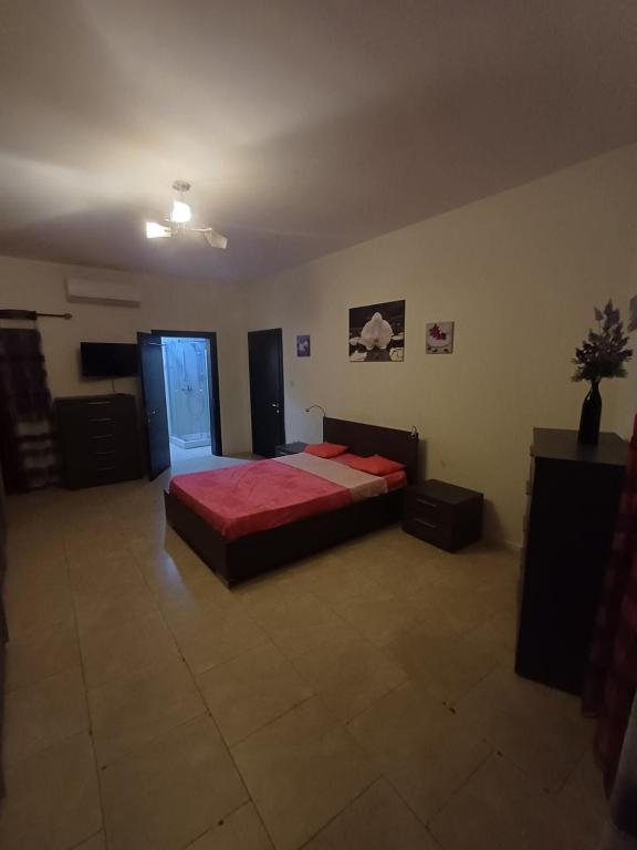 Postel nebo postele na pokoji v ubytování Inessa's flat