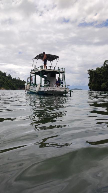 Afbeelding uit fotogalerij van Visitando as Praias e ilha de Paraty in Paraty